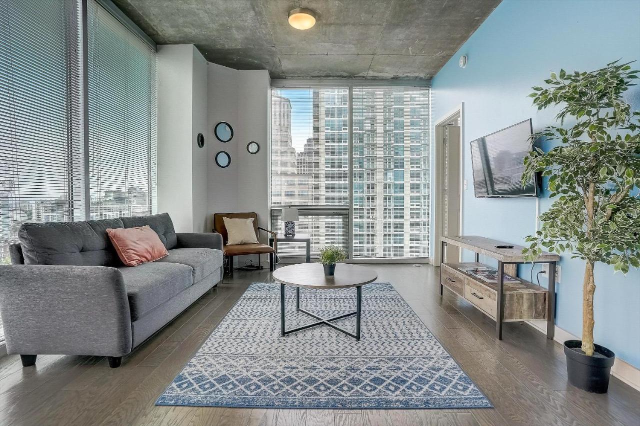 Frontdesk Skyhouse Apts Uptown Charlotte Apartment Room photo